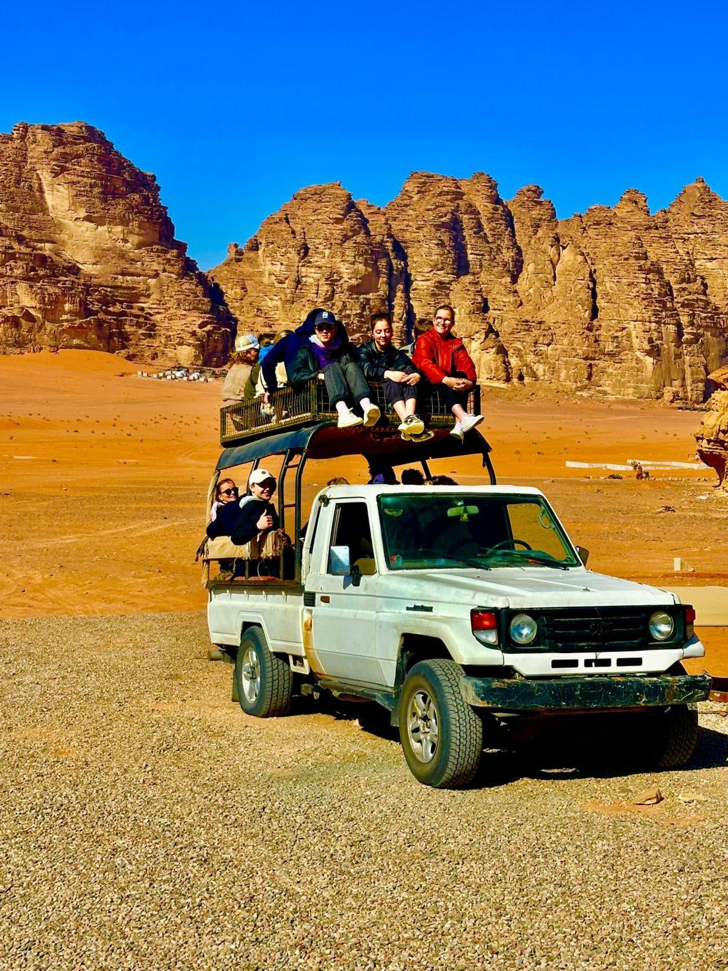 Nael Bedouin Luxury Camp วาดิรัม ภายนอก รูปภาพ