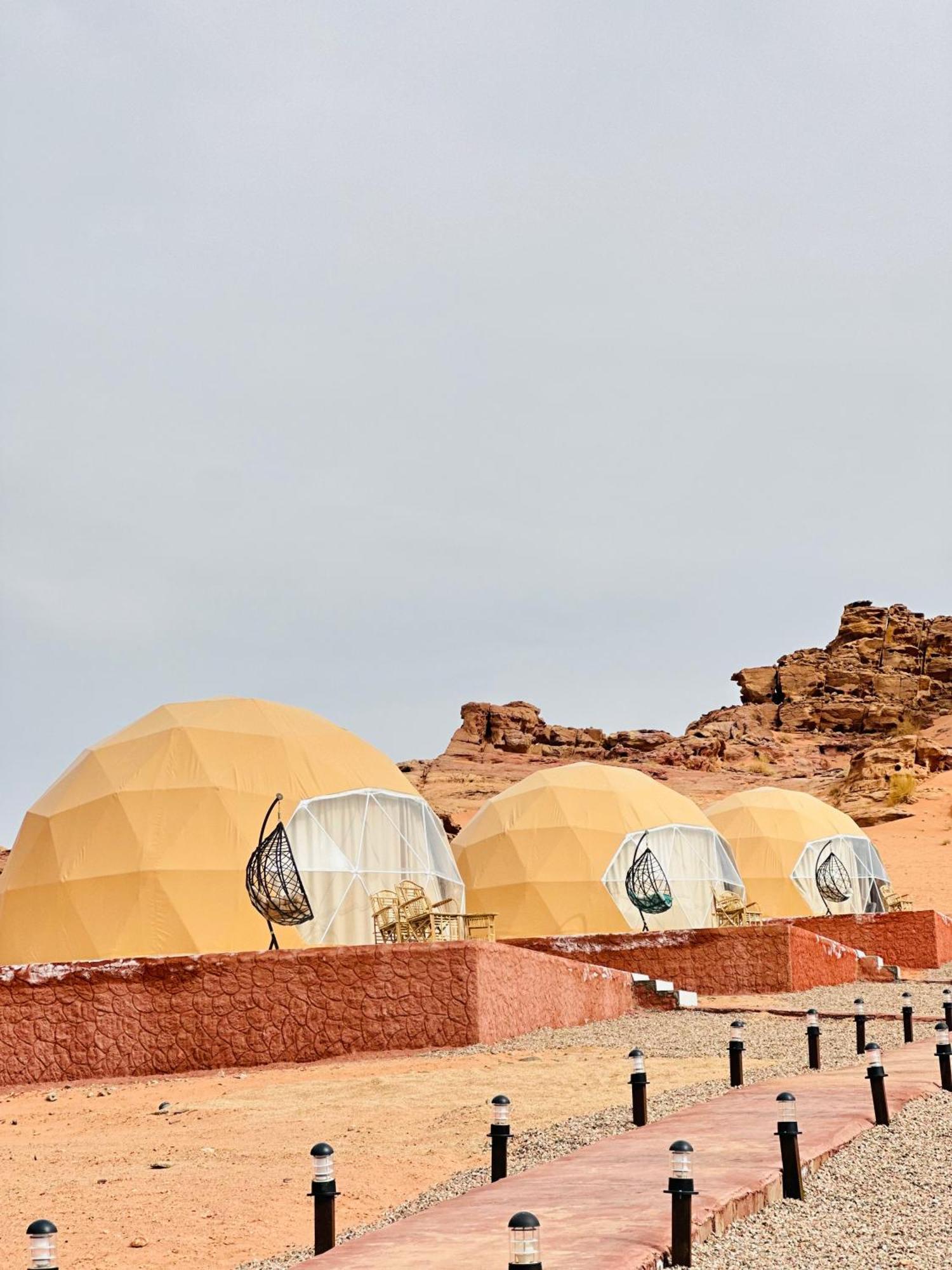 Nael Bedouin Luxury Camp วาดิรัม ภายนอก รูปภาพ
