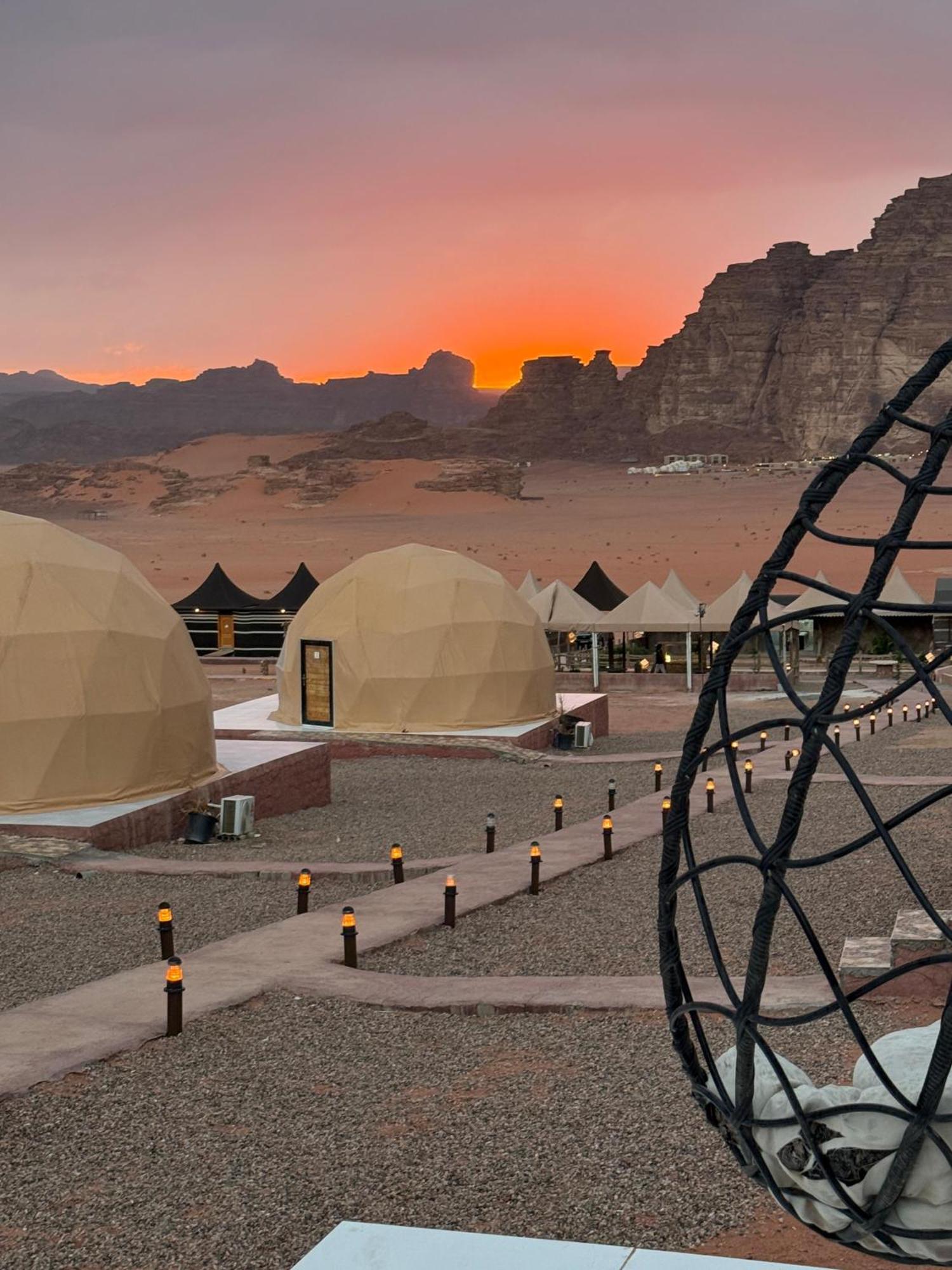 Nael Bedouin Luxury Camp วาดิรัม ภายนอก รูปภาพ